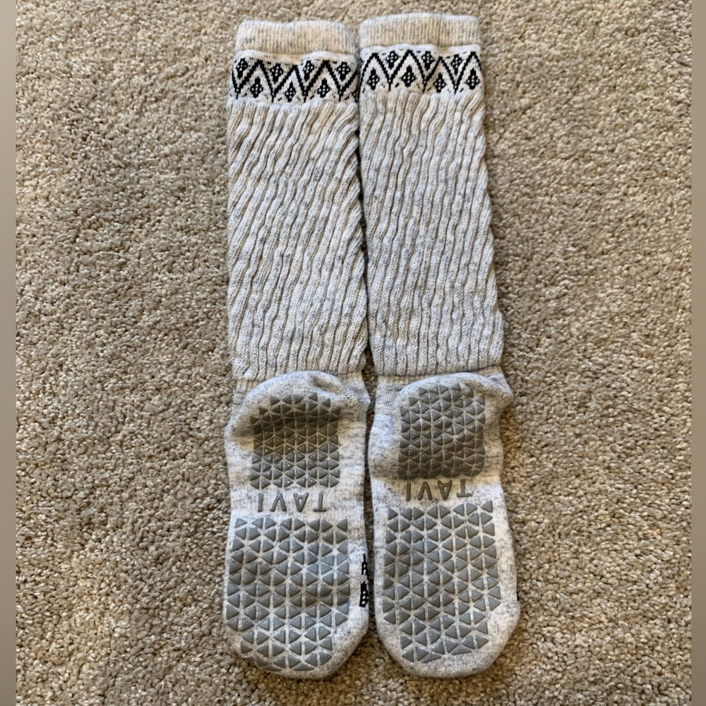 TAVI Scrunch Grip Socks